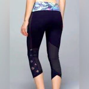 Lululemon Var-City Crop Criss Cross Mesh Leggings 6 Athletic Sporty Yoga Pilates